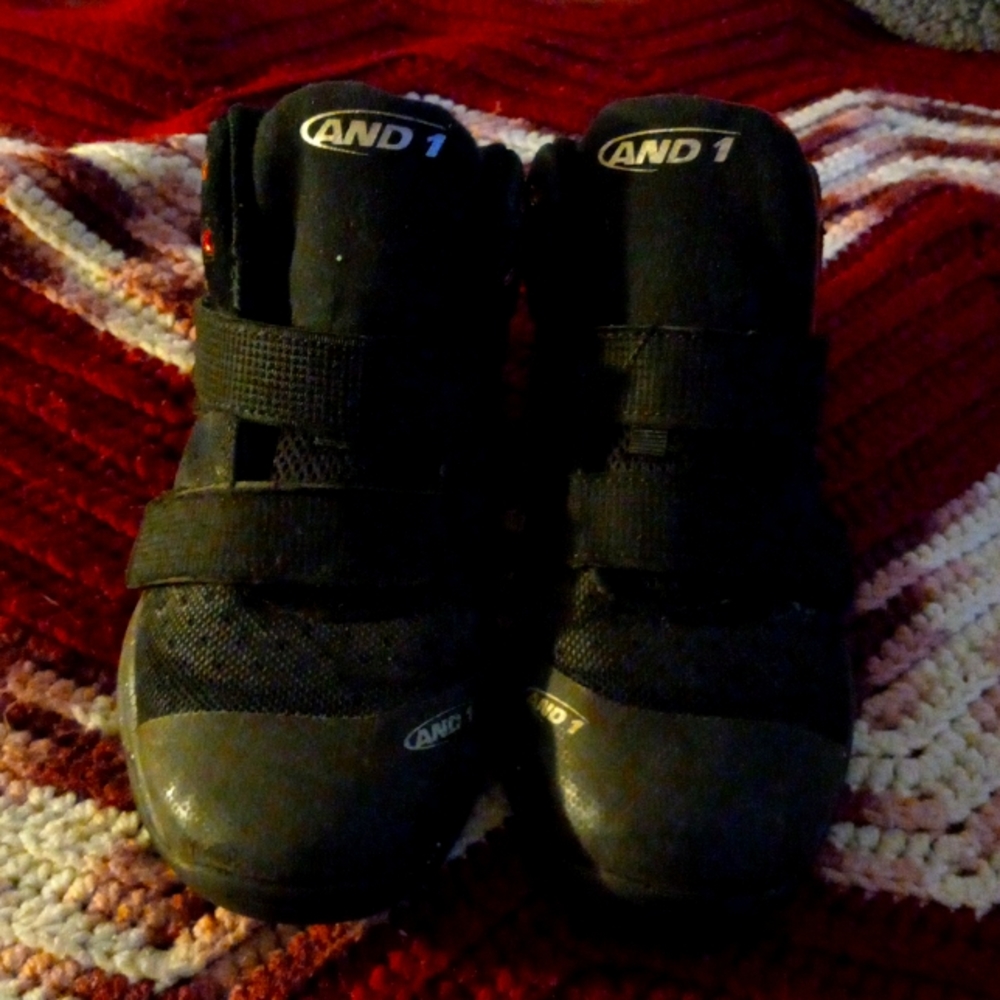 And 1 boys sneakers size 4